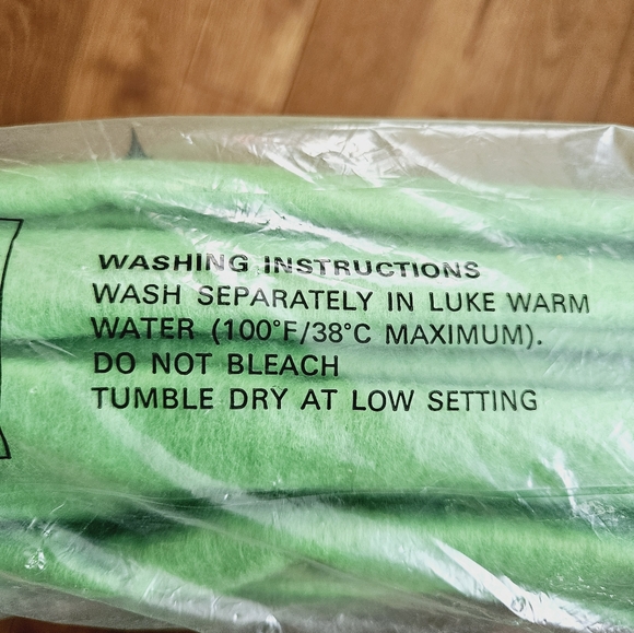 VINTAGE | Esmond Vista 71x83" trimmed blanket - Picture 4 of 4